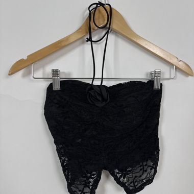 Haut en dentelle noire