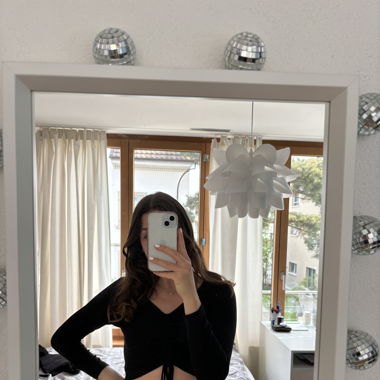 Schwarzes langarm Croptop