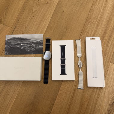 Apple Watch Ultra 2 con bracciale a maglie