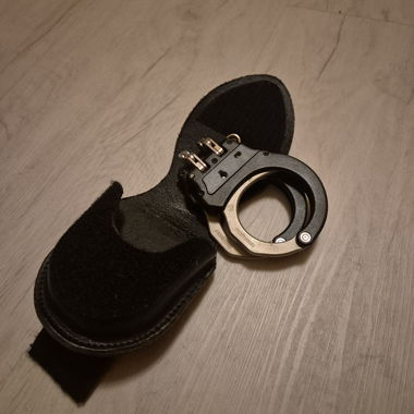 ASP - Handschelle Ultra Plus Cuff mit Gelenk