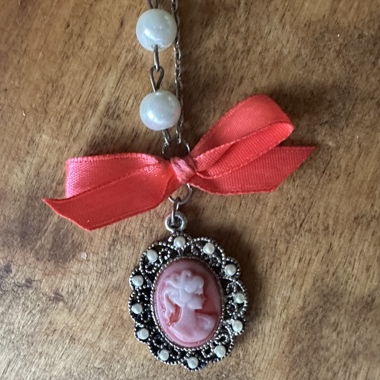 Sautoir Necklace with Rose Cameo Pendant
