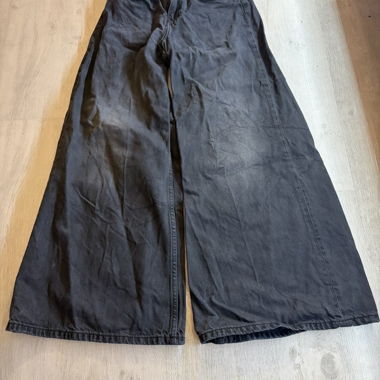 Pantaloni neri a gamba larga