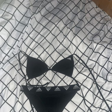 Adidas Bikini plus zusätzlicher Badehose