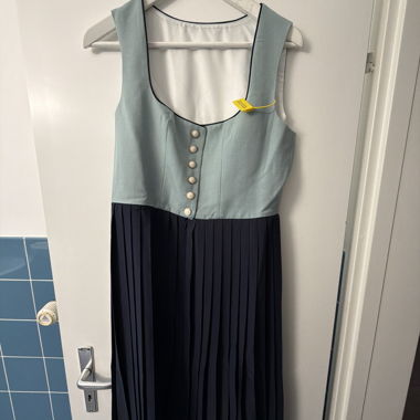 Zweifarbiges Dirndl