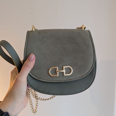 Sac à bandoulière olive-vert avec bandoulière à chaîne