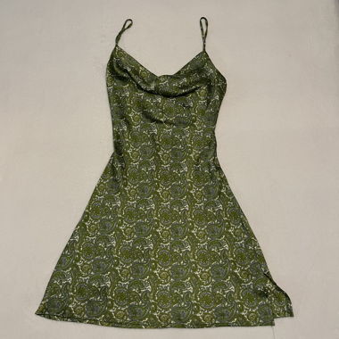 Robe satinée 