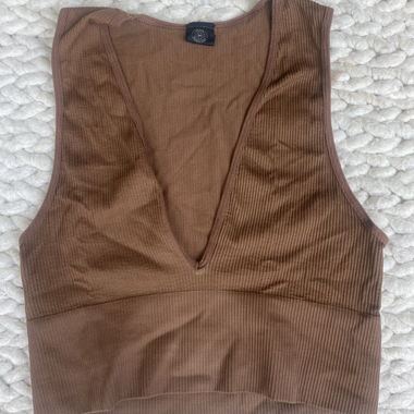 Braunes geripptes Crop Top