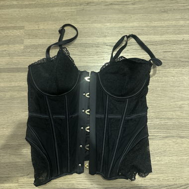 Haut corset en dentelle noire