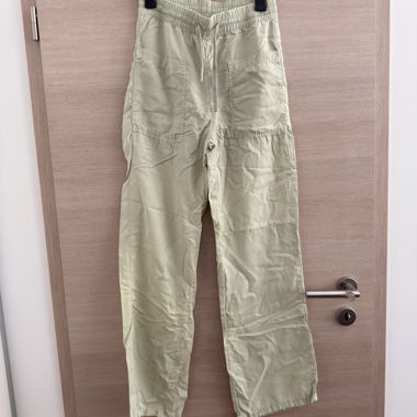 Pantaloni verde chiaro leggeri