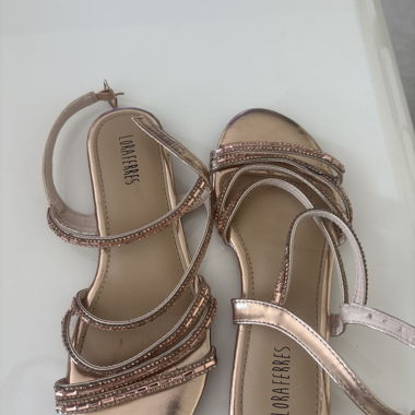 Goldene Sandalen