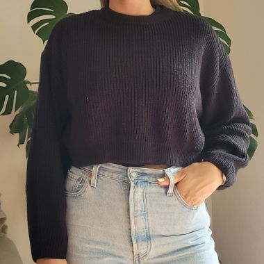Kurz geschnittener Pulli