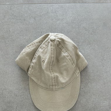 beige cap