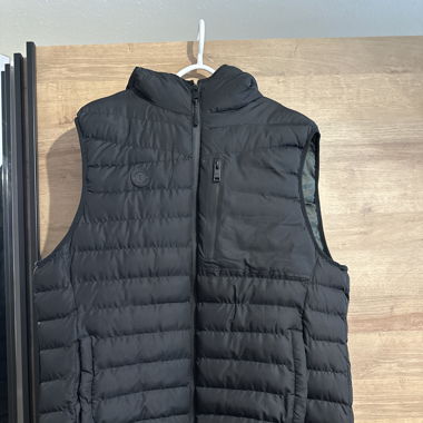 Gillet mit Kappuze
