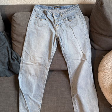 Jeans Toxik3 con lavaggio chiaro