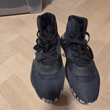 Adidas Sneakers 