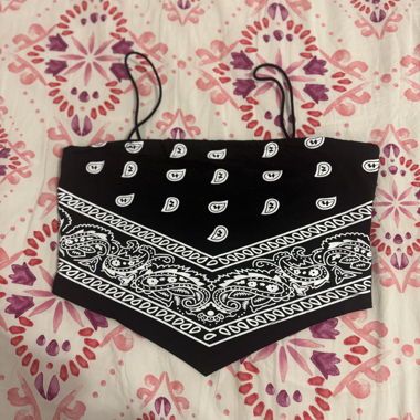 Schwarzes Bandana Crop Top