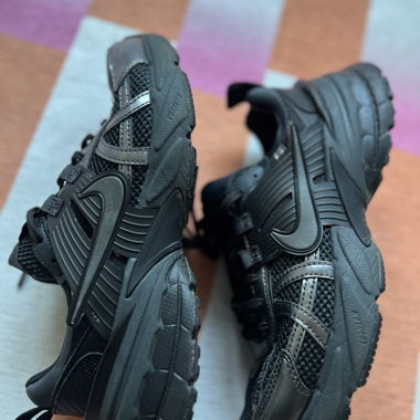 Sneakers Nike noires V2K run