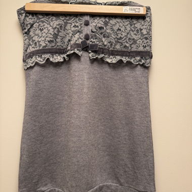 Top bandeau gris en dentelle