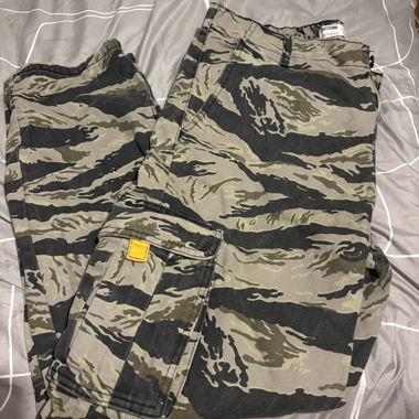 Camouflage-Bershka-Cargohose