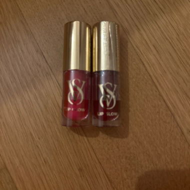2 lip gloss red and burgundy