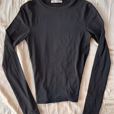 T-shirt nero ZARA a maniche lunghe