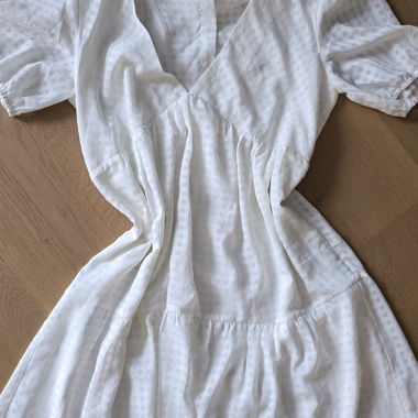 Weisses Damen Kleid Résume