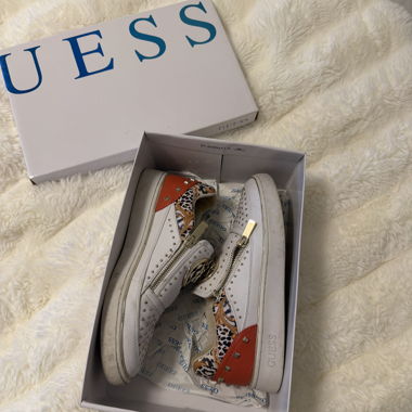 Guess Damen Sneaker mit Nieten Gr. 39