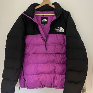 Schwarzer und violetter The North Face Daunen-/Steppmantel M