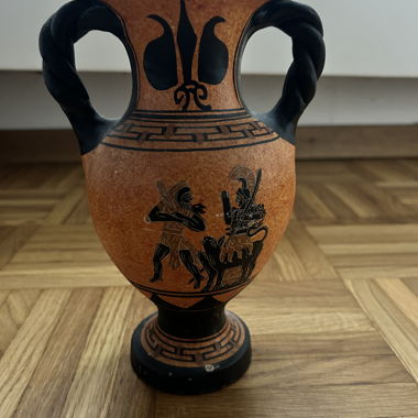 Handgefertigte griechische Amphore — in Athen gekauft