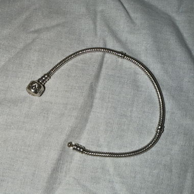 Pandora klassisches Charm-Armband