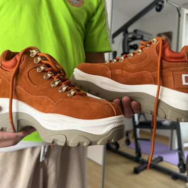 Orange Winter Schuhe 
