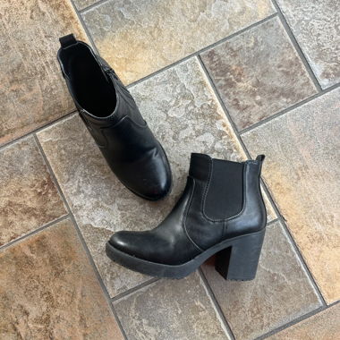 Chic Black Heeled Ankle Boots - Graceland