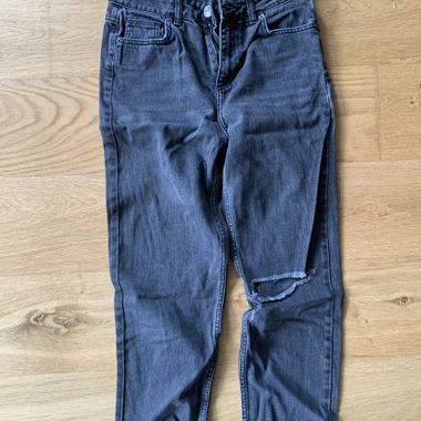 Jeans BDG con strappo