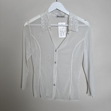 Blouse transparente en dentelle blanche