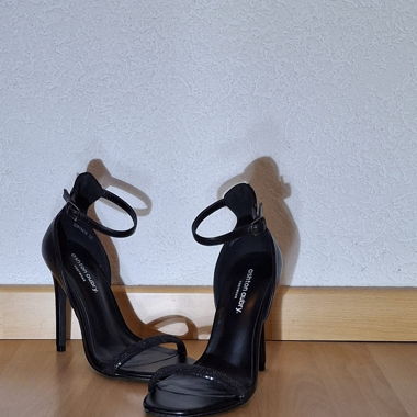 Talons avec bride à la cheville