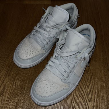  Jordan 1 Low Spruce Aura