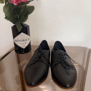 Chaussures habillées à lacets en noir