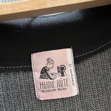 Cardigan in maglia grigia di HANNE NUTT
