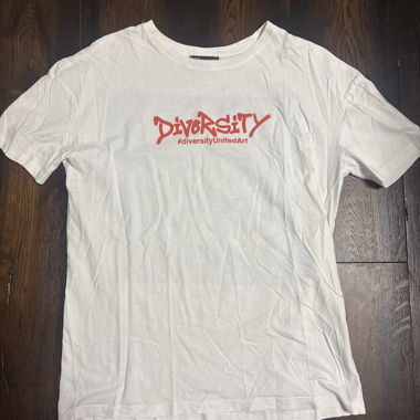 T-shirt grafica bianca