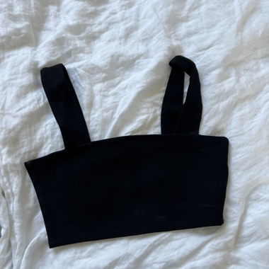 Zara schwarzes Crop-Top