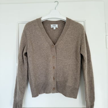 Cardigan COS 100% cachemire – taupe