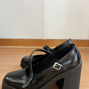 black heels 