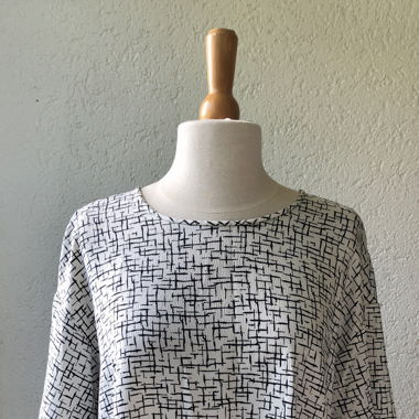 Blouse à motif graphique noir et blanc – taille S