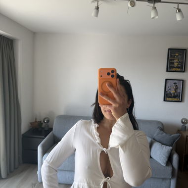 Top bianco H&M con volant