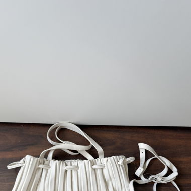 weisse Handtasche