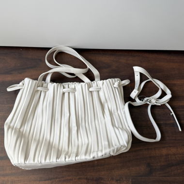 weisse Handtasche