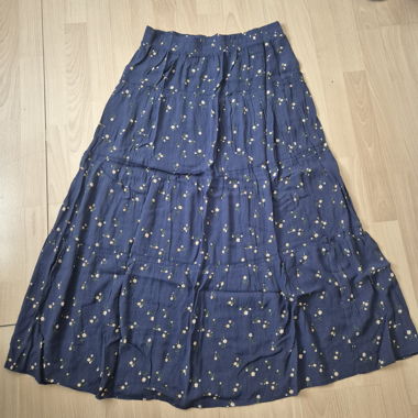 Gonna lunga blu scuro a fiori