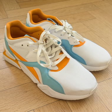 Baskets Puma blanches bleu et orange EU 40