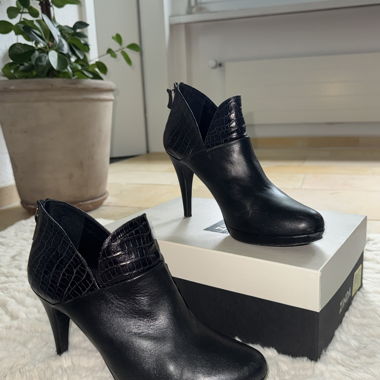Black Vintage Boots