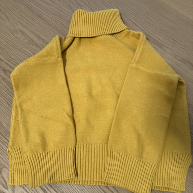 Pull col roulé jaune